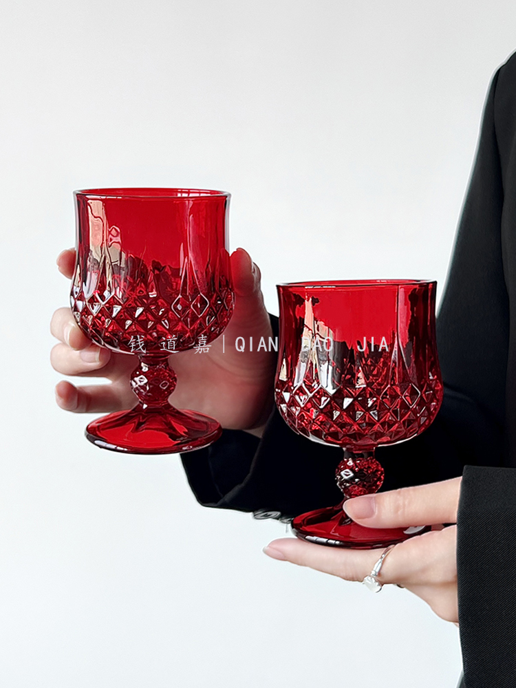 Vintage red ins style embossed - Wine Beer Foot recension och pris