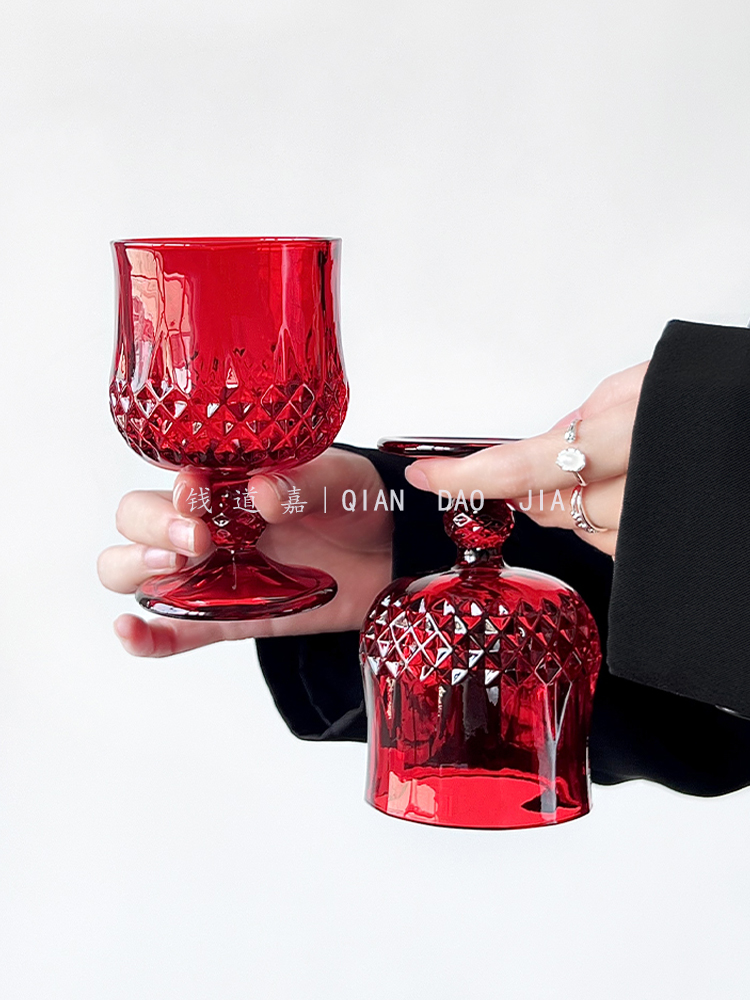 Vintage red ins style embossed - Wine Beer Foot recension och pris